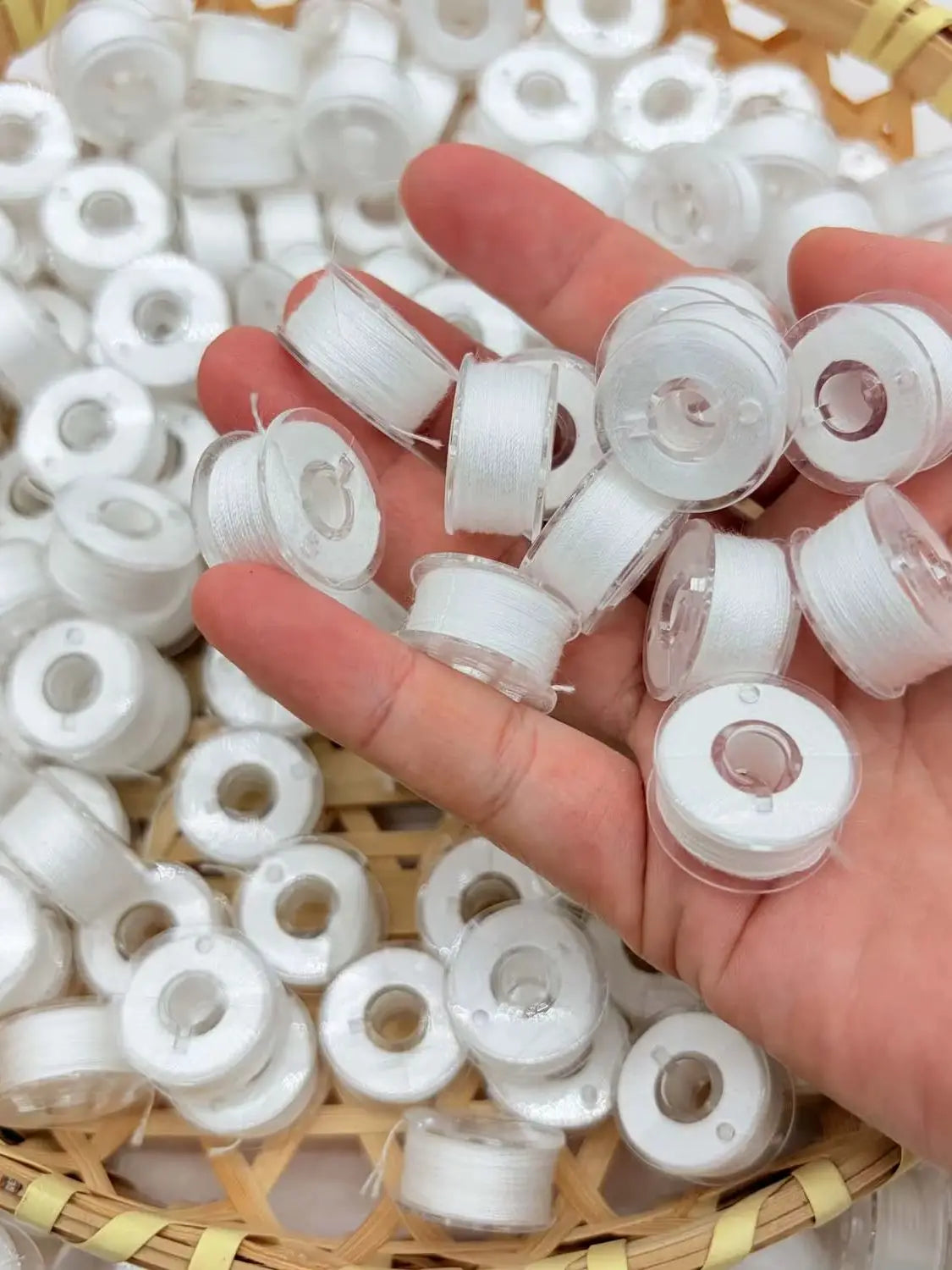 Sewing Machine Thread Bobbins Black & White – 10 or 30 Pack Sewing Thread Bobbins Zpaxo 10PCS white