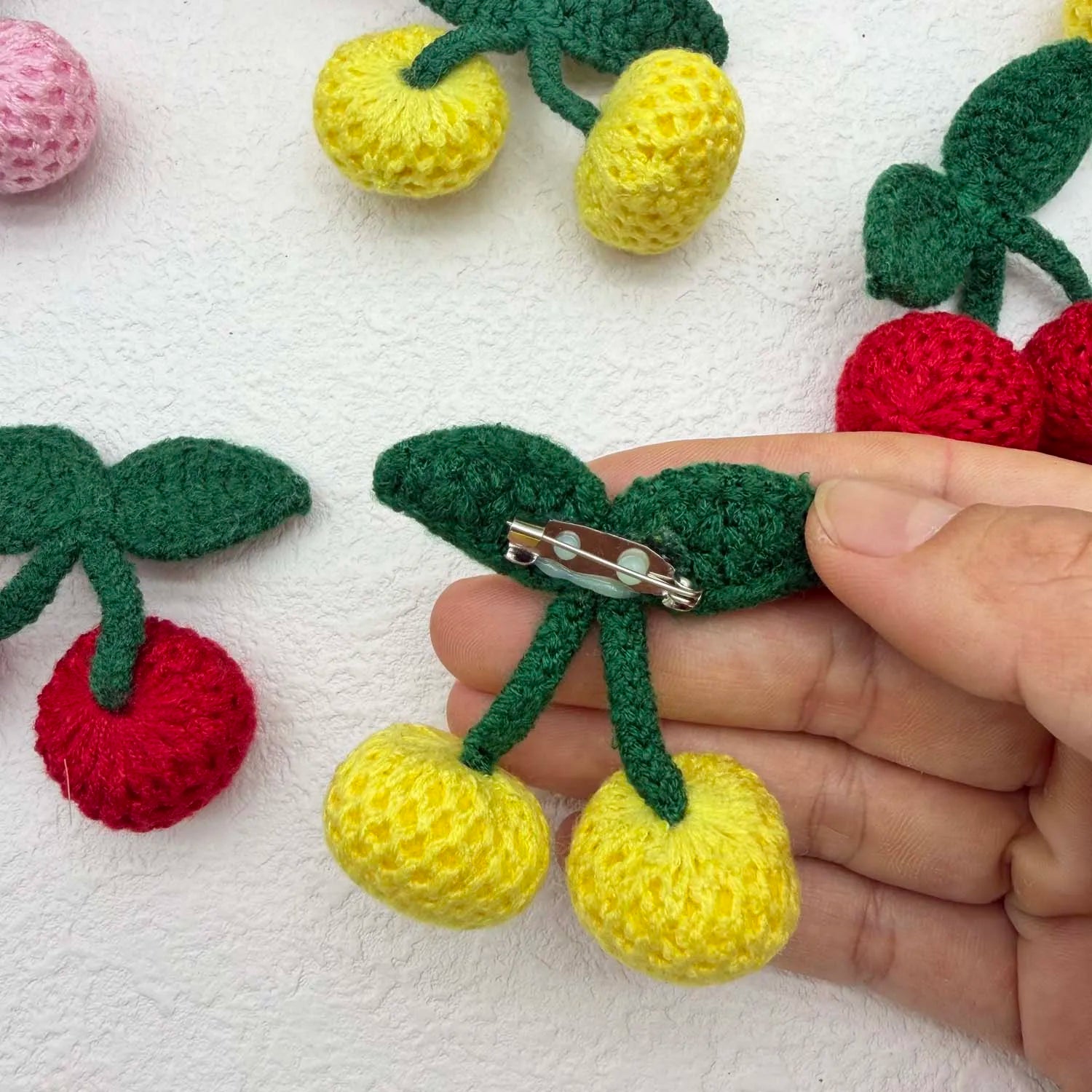 2pcs Handmade Crochet Cherry Brooch Knitting Appliques for Crafts Accessories DIY Brooch Pin Clothes Sweater Canvas Bag Decor Zpaxo