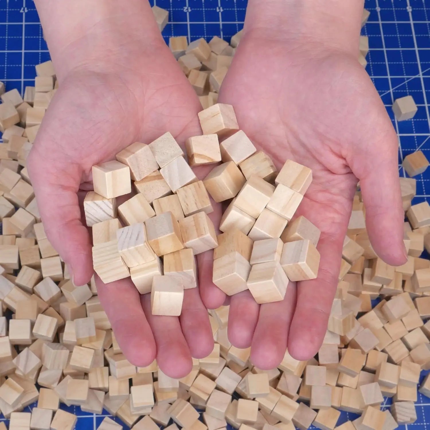 1CM Unfinished Pine Wood Cube Blocks – 100/200 Pack for DIY Wood Craft Blocks Zpaxo