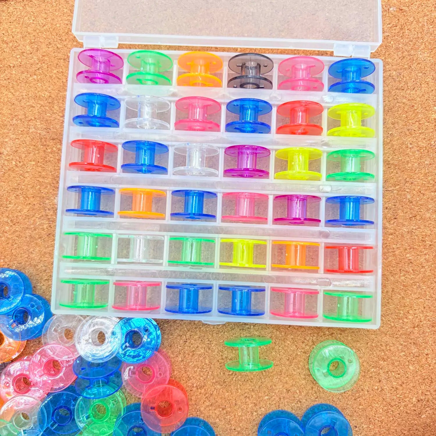 25/36pcs Home Sewing Machine Bottom Thread Bobbin Set Sewing Accessories Clear Plastic Spools with Storage Box for Brother Janom Zpaxo 36PCS colorful