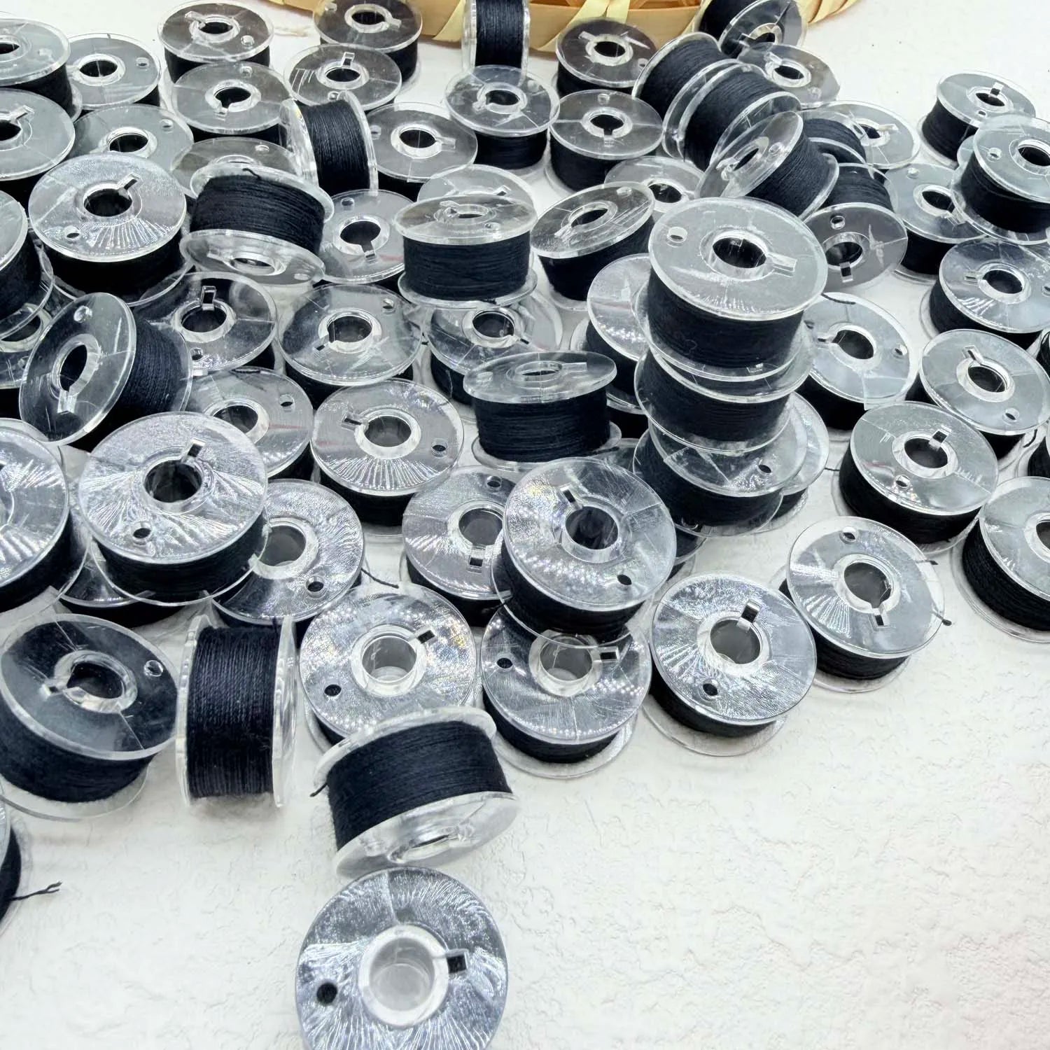 Plastic Sewing Machine Bobbins – Black & White Thread 10/30 Pack Sewing Machine Bobbins Zpaxo 30pcs black