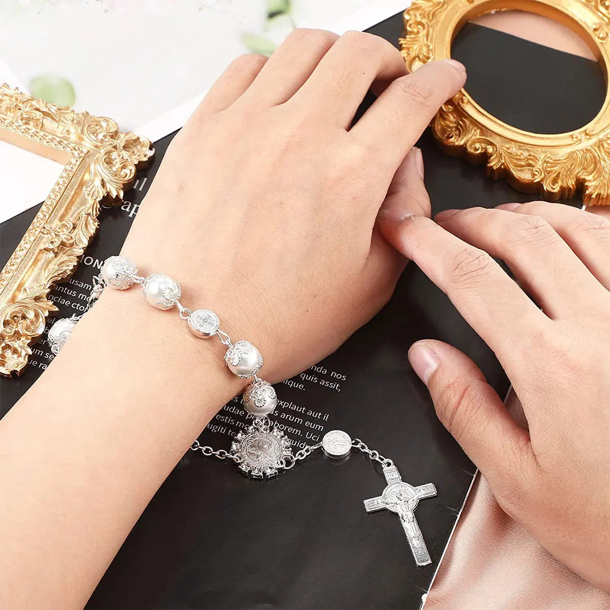 Car Ornaments Retro Imitation Pearl Cross Hanging Car Rear Hanging Auto Interior View Mirror Birthday Gift Auto Hanging Ornament Zpaxo
