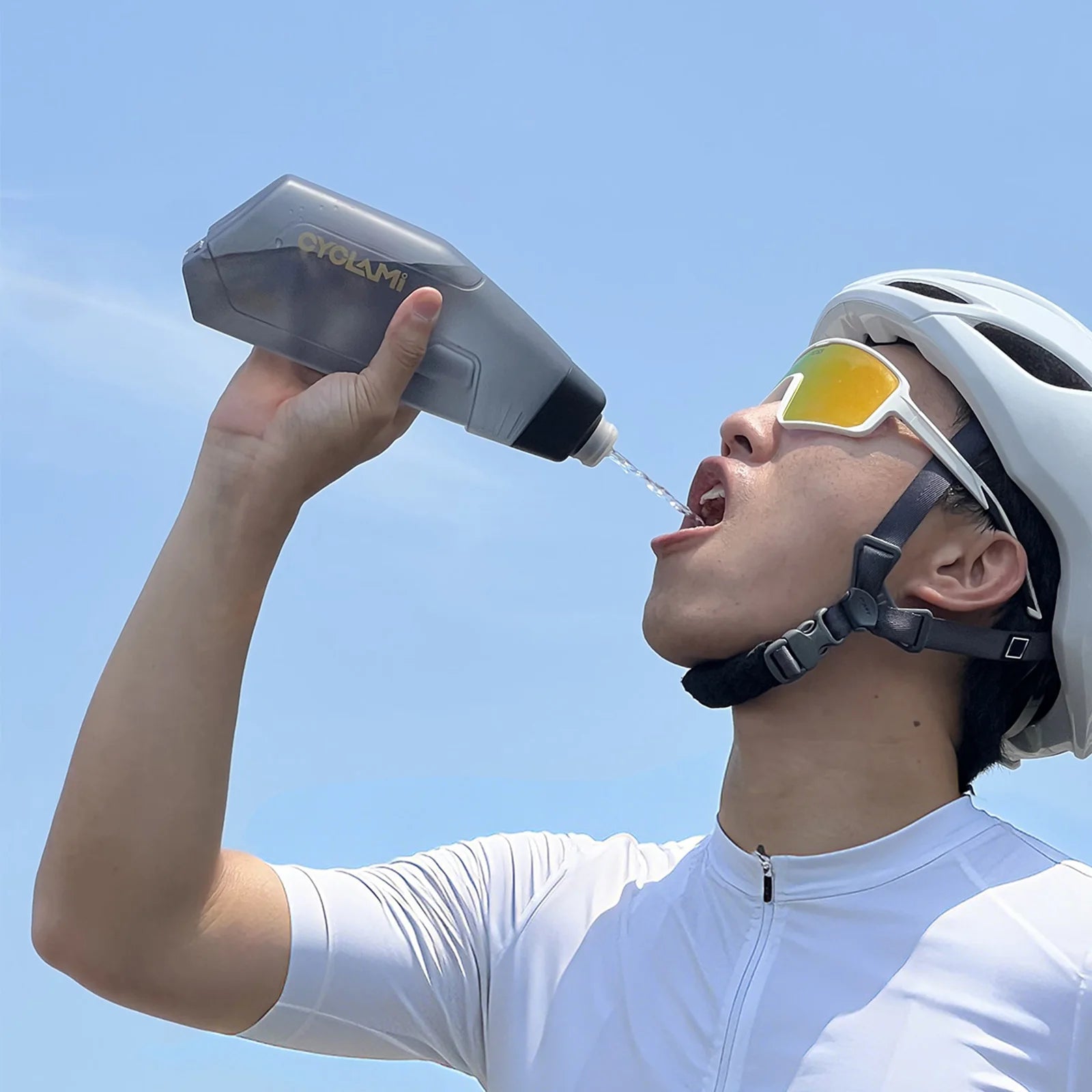 Aerodynamic Water Bottle Bracket Squeeze Drink Design Lightweight PP