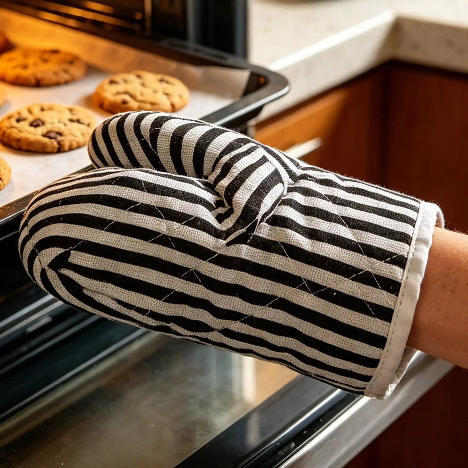 Oven Mitts 1PC Heat-insulating Gloves Potholder Kitchen Anti-scald Microwave Gloves High Temperature Resistant Kitchen Gloves Zpaxo