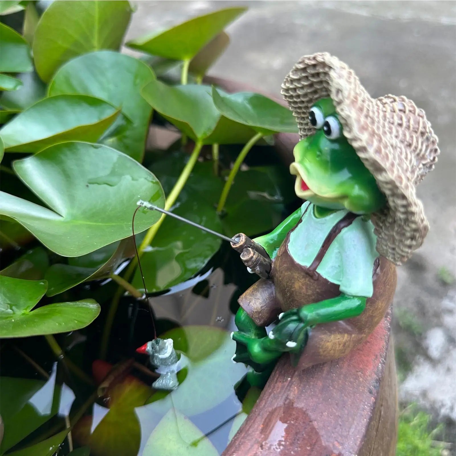 Flower Pot Decorations Fishing Pose Resin Dwarf Statue Frog Outdoor