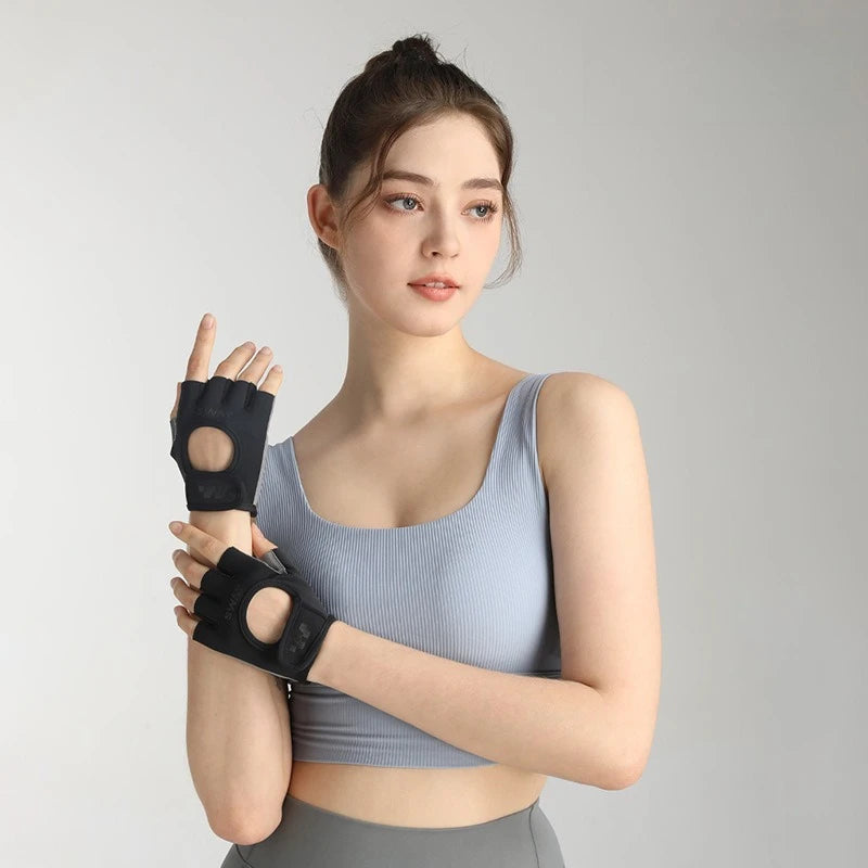 Half finger sports gloves fitness cycling summer thin breathable non slip gloves iron rolling fitness professional anti cocoon Zpaxo black gloves S