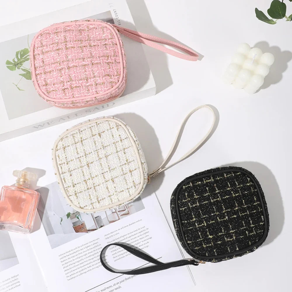 Mini Woven Makeup Bag – Portable Cosmetic Pouch with Zipper, Compact Organizer for Lipstick Keys Coins, Travel & Daily Use Zpaxo