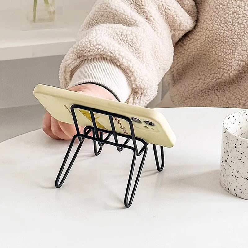 Small Chair Design Iron Mobile Phone Holder Racks Stand Simple Student Creative Desktop Ornaments Home Accessories Zpaxo