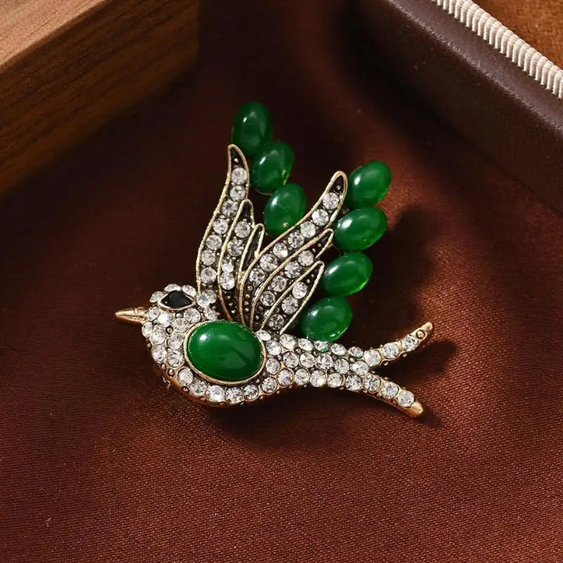 Emerald Green Swallow Brooches Men Women Retro Flying Bird Lapel Zpaxo