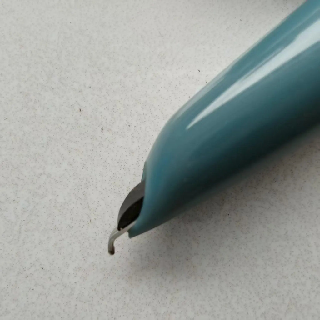 New Old Vintage Hero 330 Fountain Pen Bent Pointy Fine Brush Art Pen Inventory in the 1990s Zpaxo