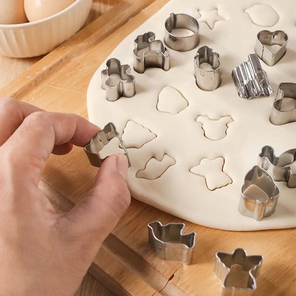 20Pcs/Set Stainless Steel Christmas Cookie Cutters Mini Baking Molds Snowman Tree Star Bell Designs For Cookies Fondant Holiday Zpaxo