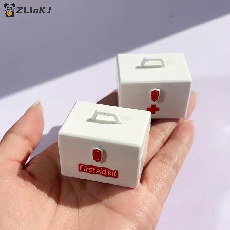 ▶1/12 Dollhouse Miniature Simulation Medicine Box Emergency Case Model Toy Dollhouse Living Room Decoration Micro Scene Ornament Zpaxo