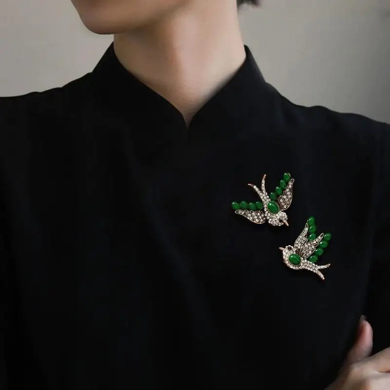 Emerald Green Swallow Brooches Men Women Retro Flying Bird Lapel Zpaxo