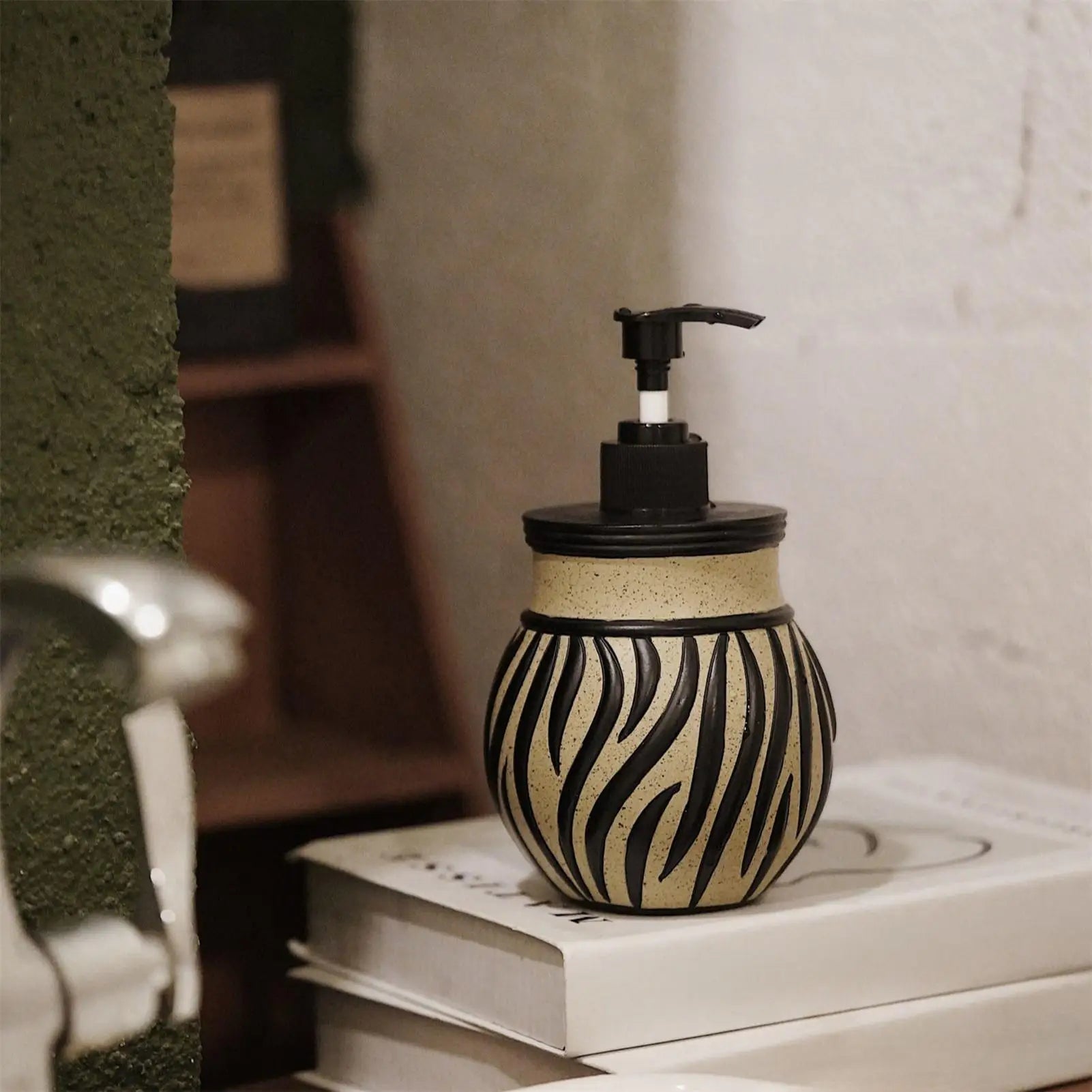 Soap Dispenser Kitchen Sink Liquid Zebra Design Refillable Retro