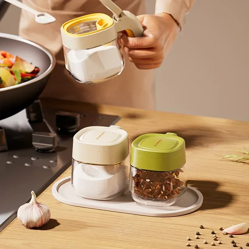 Transparent Kitchen Glass Seasoning Jar Household Flip Cover with Spoon Chicken Essence Salt, Monosodium Glutamate Seasoning Box Zpaxo