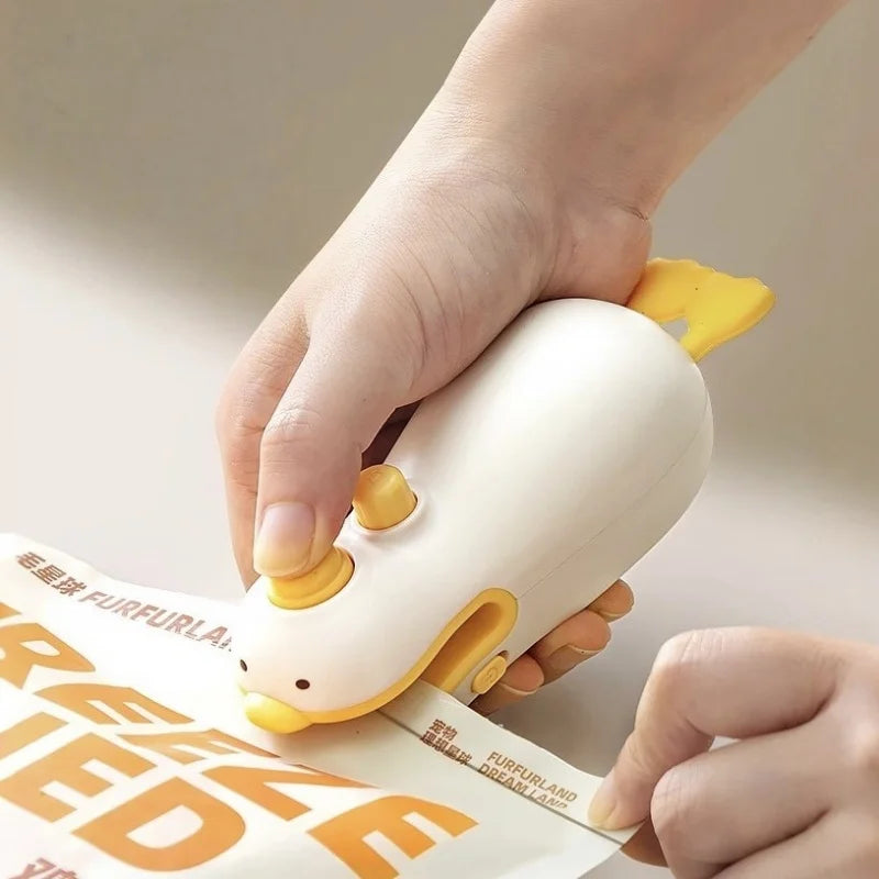 Cute Duck Rechargeable Handheld Sealer ABS Silicone 400mAh Portable