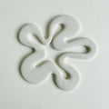 1Pcs Irregular Flower Shape Coasters Skid Insulation Cup Mat Antiskid Pat Reusable Kitchen Dishes Accessories Table Protector Zpaxo White as pic