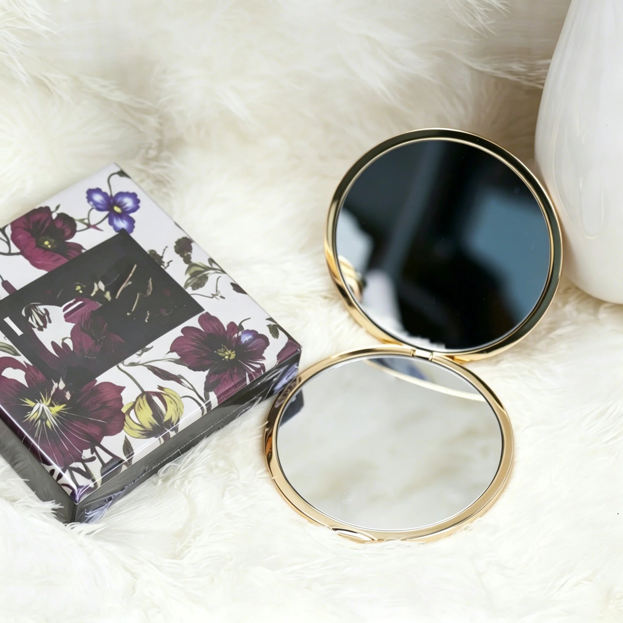 Vintage Gold Folding Compact Makeup Mirror – Floral Design