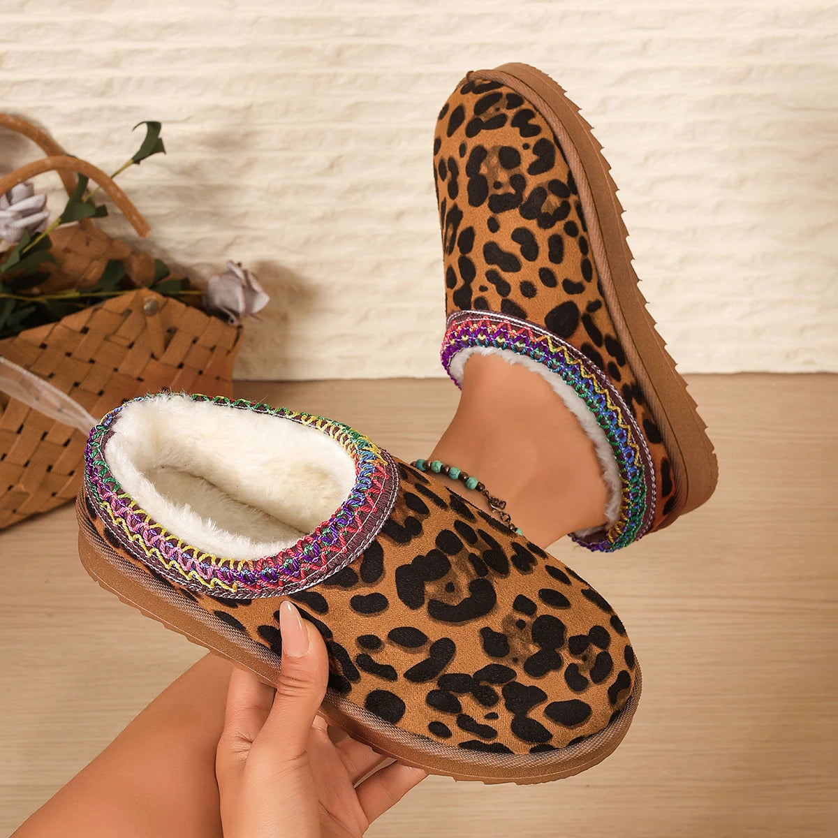 Women Slippers 2025 New Comfortable Flat Cotton Shoes Solid Color Warm Thick Bottom Slippers Platform Snow Boots Slides Women Zpaxo