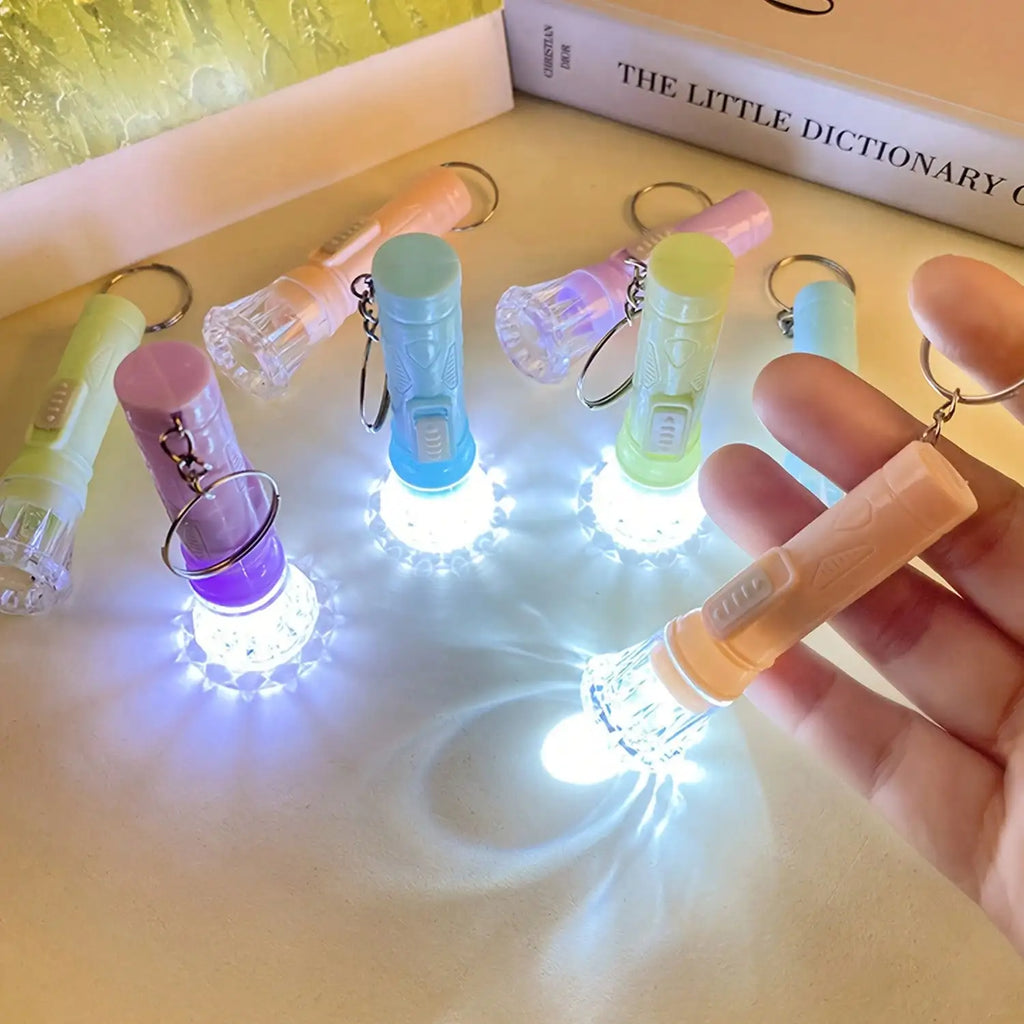 10 20 LED Flashlight Keychain Portable Plastic Key Ring Toy Will Be