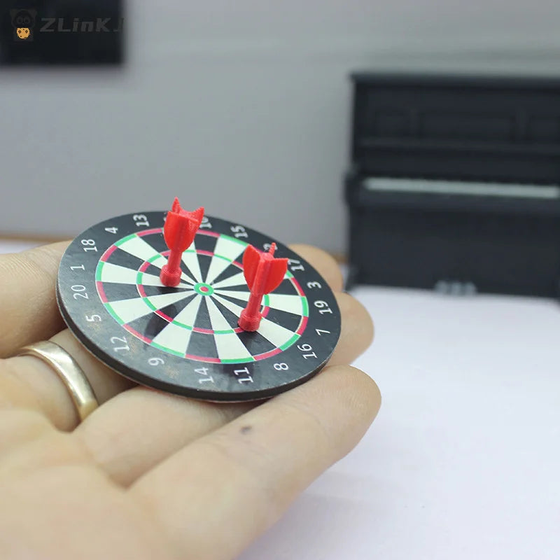 ▶1set Miniature Dollhouse Dart Board Darts Game Set Play Doll House Miniaturas Home Decor Accessories Toy Pretend Play Toy Zpaxo