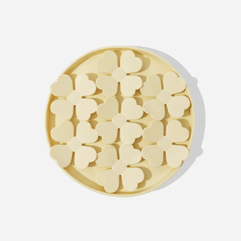 Petal shaped dog licking pad circular pet licking pad silicone slow feeding pad suction cup pad slow feeding dog licking plate Zpaxo
