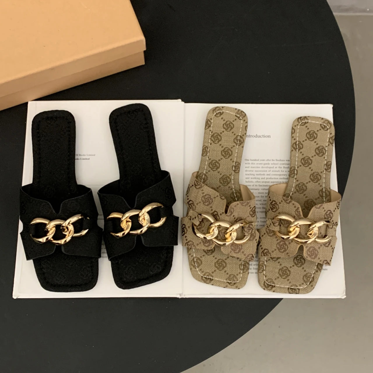 Women Flat Slippers 2025 Summer Big Shoes Trend Designer Luxury Zpaxo