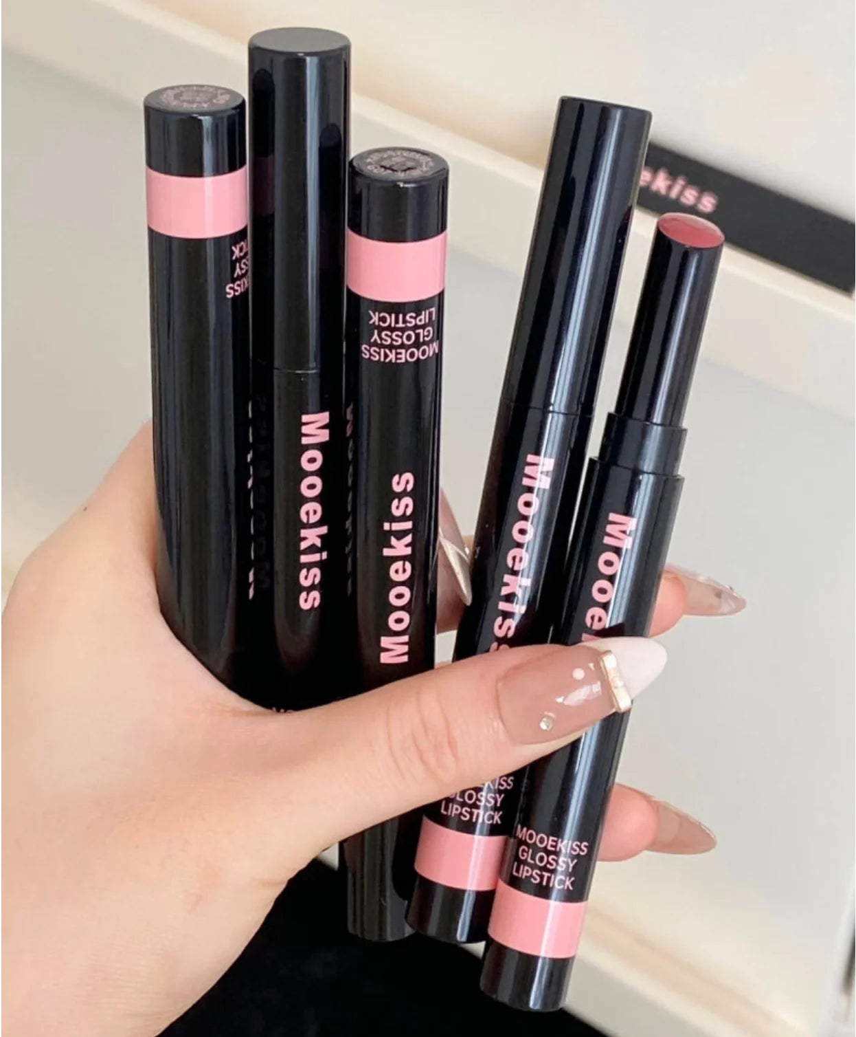 Mooekiss Glossy Lipstick 2.2g Lip Glaze Nurturing Hydrating Makeup Cosmetics Zpaxo