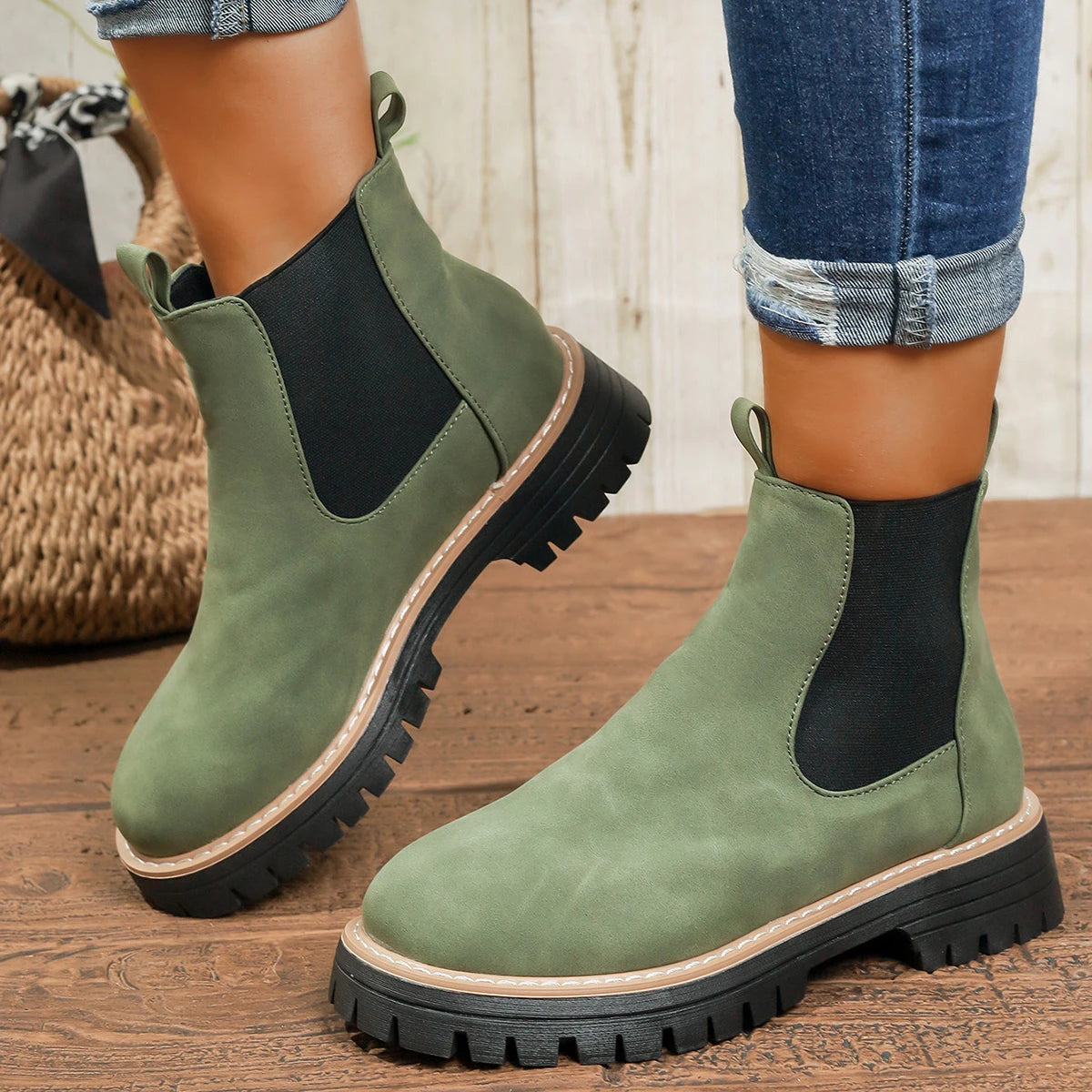 Women Ankle Boots 2025 New Slip on Platform Shoes Woman Thick Bottom Comfortable Shoes British Style Leather Chelsea Boots Women Zpaxo green 41