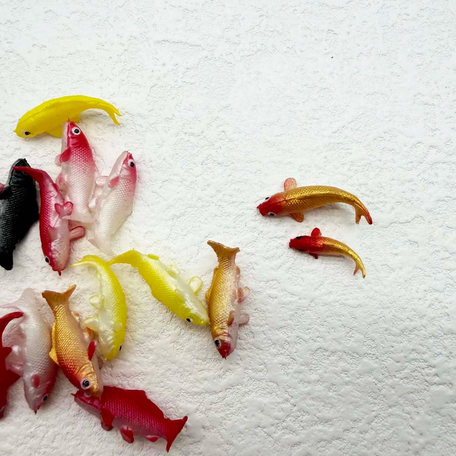 Random 5Pcs/Set Soft PVC Goldfishes Models Epoxy Filling Material Crystal Ocean Resin 3D Mini Fish Modeling Filler Mini Craft Zpaxo