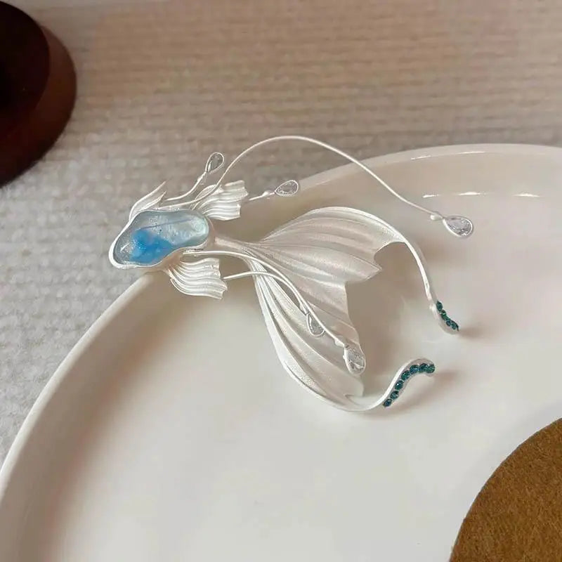Cute Crystal White Fish Brooch Elegant High-end Dreamy Luxury Zpaxo