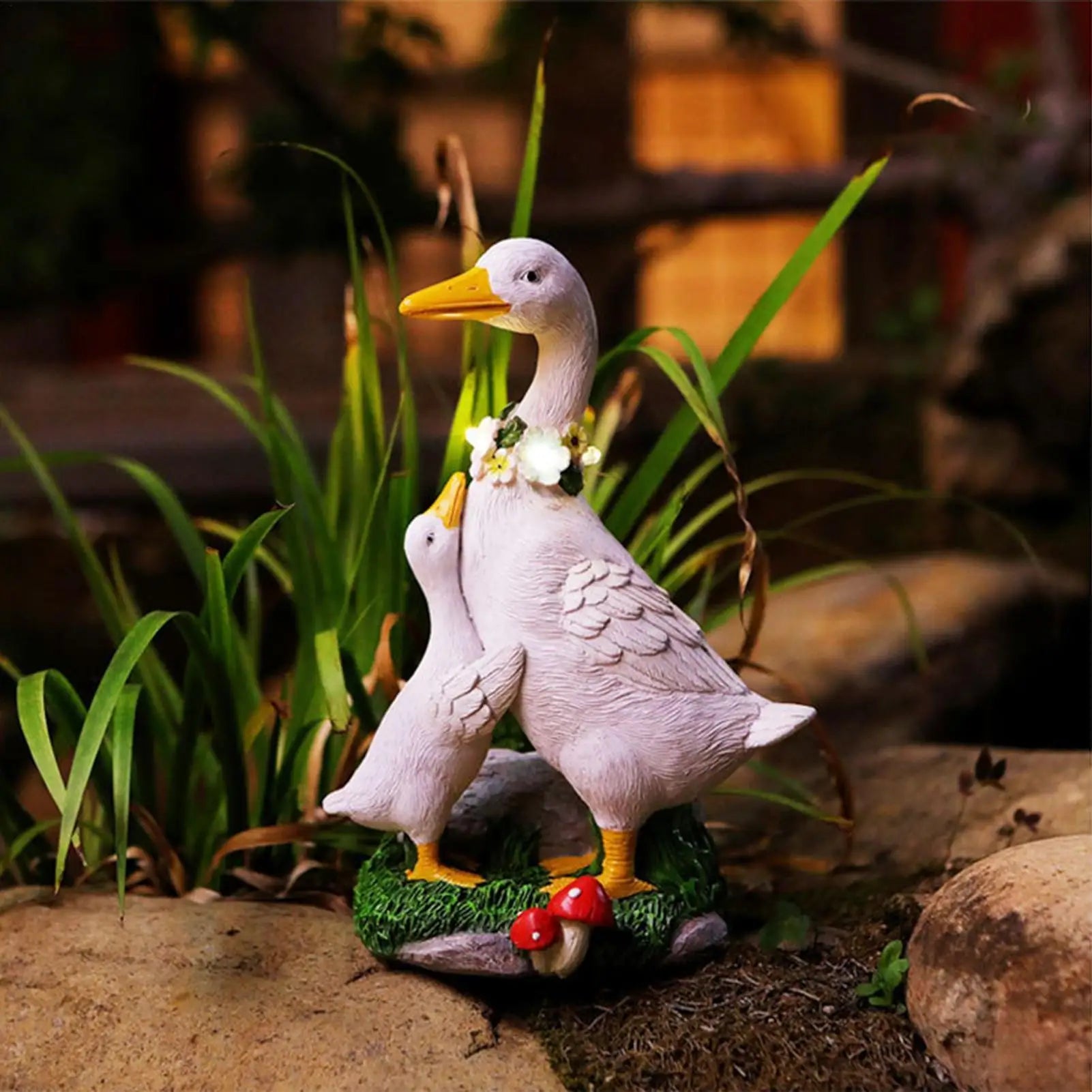 Porch Goose Solar-Powered Resin Outdoor Figurine Garden Statue Ornament for Homeowners Gardeners Collectors Lawn Patio Entryway Zpaxo
