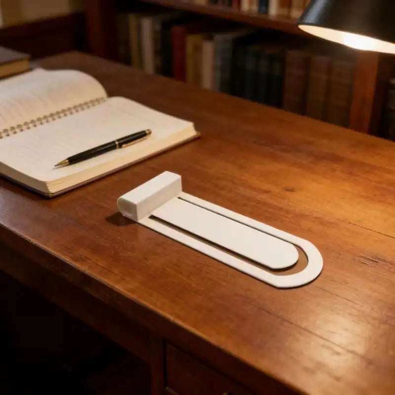 2pcs random Wooden Pencil Bookmark & Pen Holder – Plastic Clip Marks Pages, Convenient for Reading Journaling Zpaxo