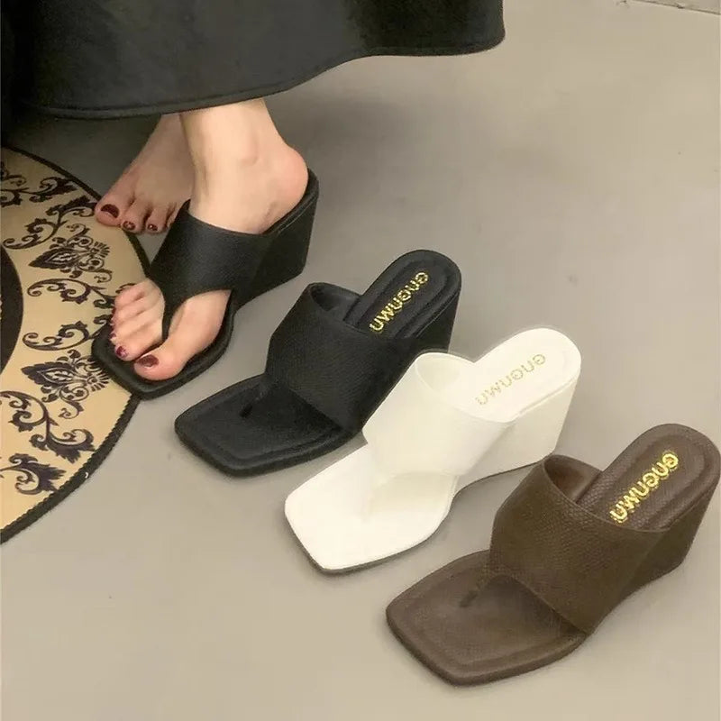 2025 Spring and Autumn New Style Slimming Slope Heel Korean Version Bare Toe Flip Flops Cool Slippers Sandals Zpaxo