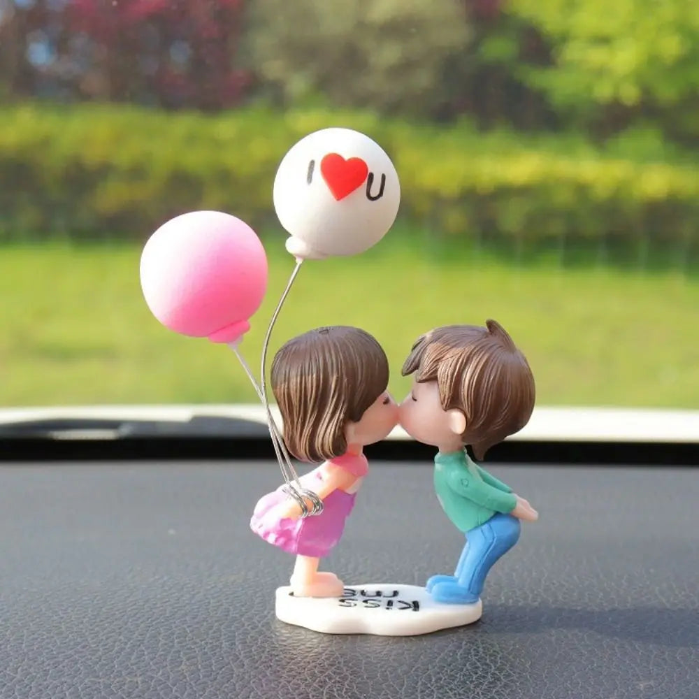 Home Decor Car Ornaments Resin Cartoon Cartoon Couples Model Toys Creative Cute Kiss Balloon Action Figure Men and Women Zpaxo G