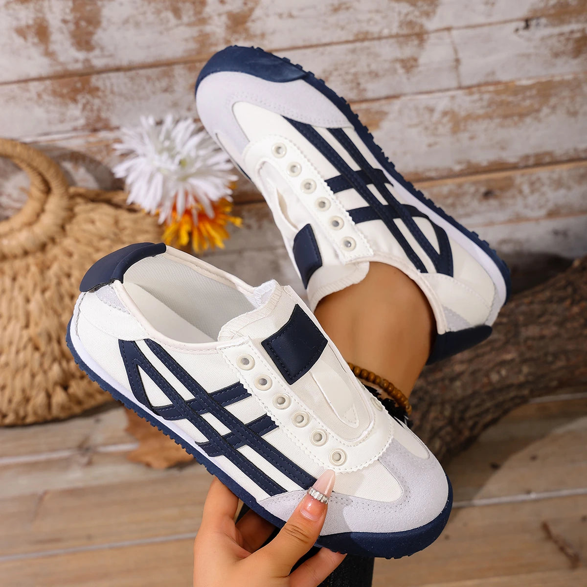 Women Sneakers 2025 New Couple Casual Sneakers Women Lace Up Soft Sole Flat Sports Shoes Classic Walking Running Shoes Women Zpaxo WHITE 36