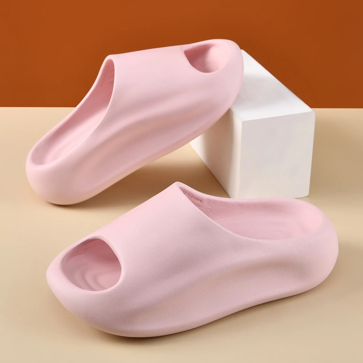 2025 Slippers Women Wear Sandals Couple Thick Bottom Step Shoes