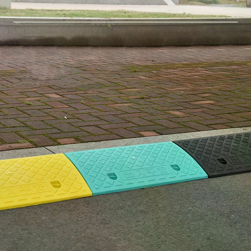Plastic Kerb Ramp 30/40/50mm – Non-Slip Threshold Ramp