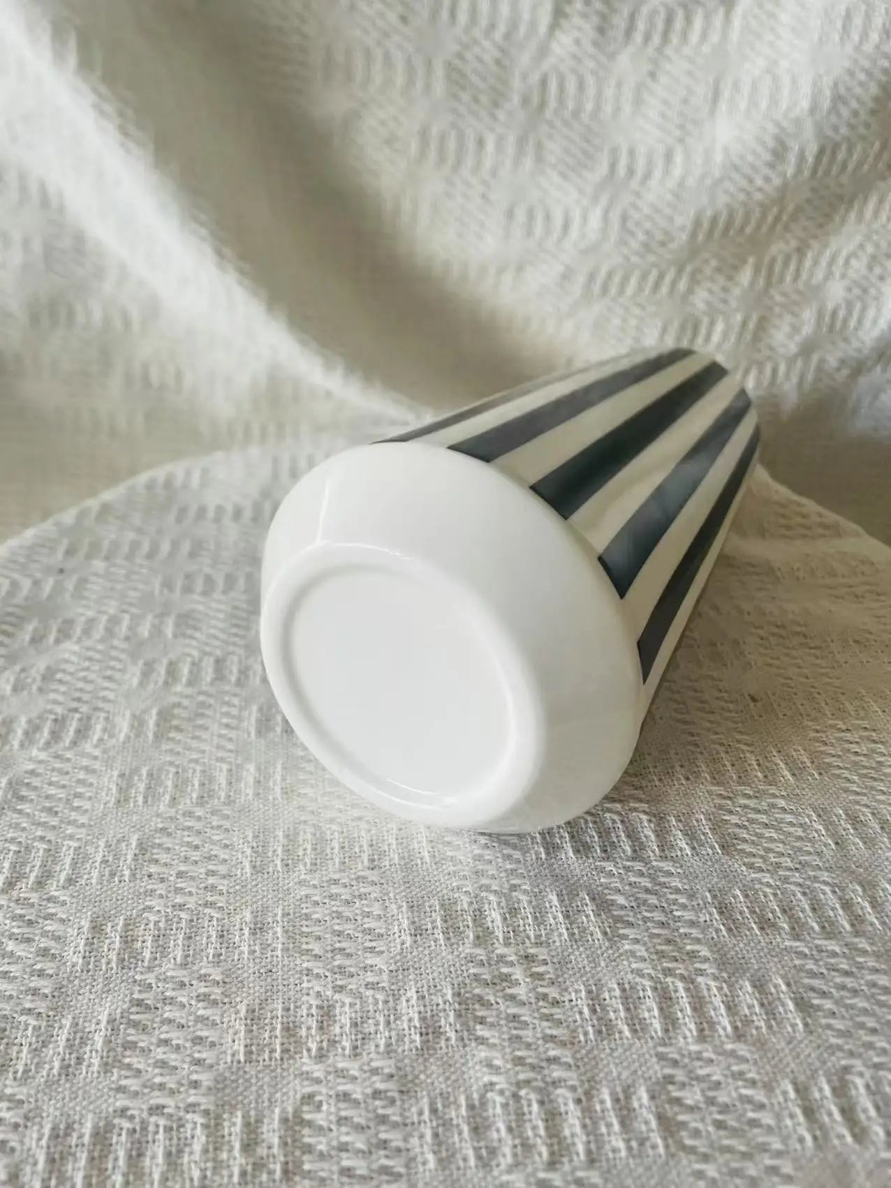 Simple European style high aesthetic ceramic vase black and white striped vase home and living room decoration vase Zpaxo