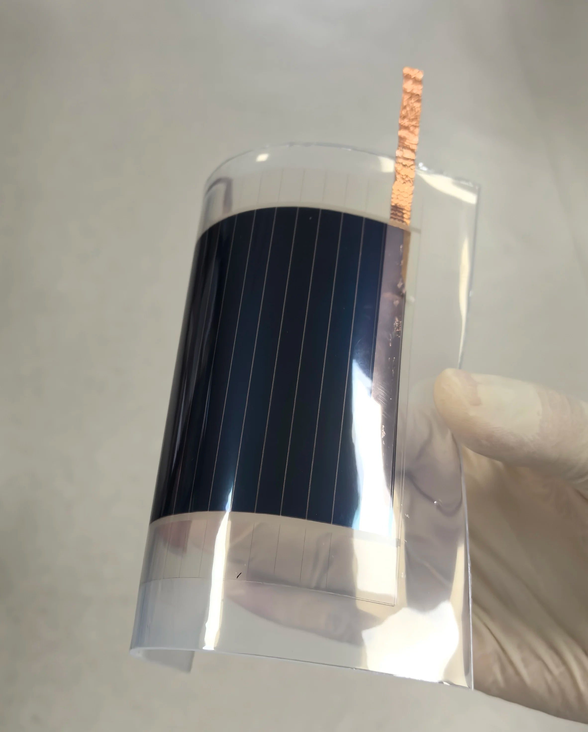 Flexible Perovskite Cells Are Bendable, Customizable, and Have an External Power Supply for Scientific Display Zpaxo