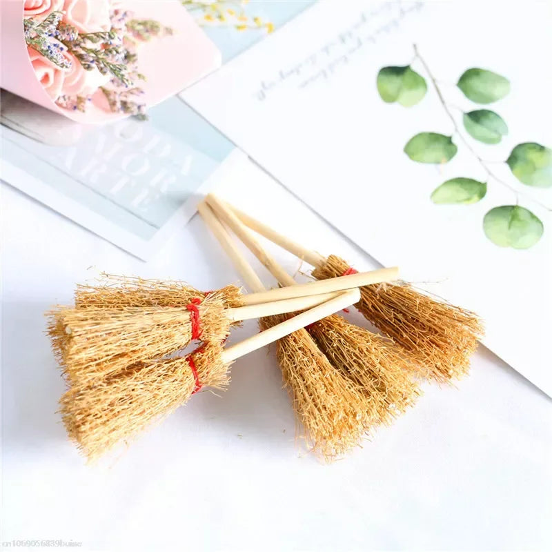 1/3/6pcs Mini Broom Witch Straw Brooms DIY Hanging Ornaments for Halloween Party Decoration Costume Props Dollhouse Accessories Zpaxo 3pcs