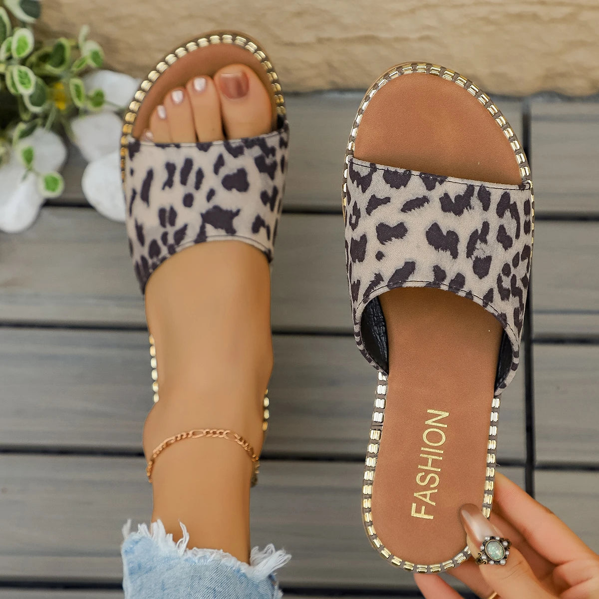 Women Slippers 2025 New Fashion Outdoor Slippers Leopard Pattern Toe Post Shoes Women Beach Lightweight Sandals Slides Women Zpaxo gray leopard print 41