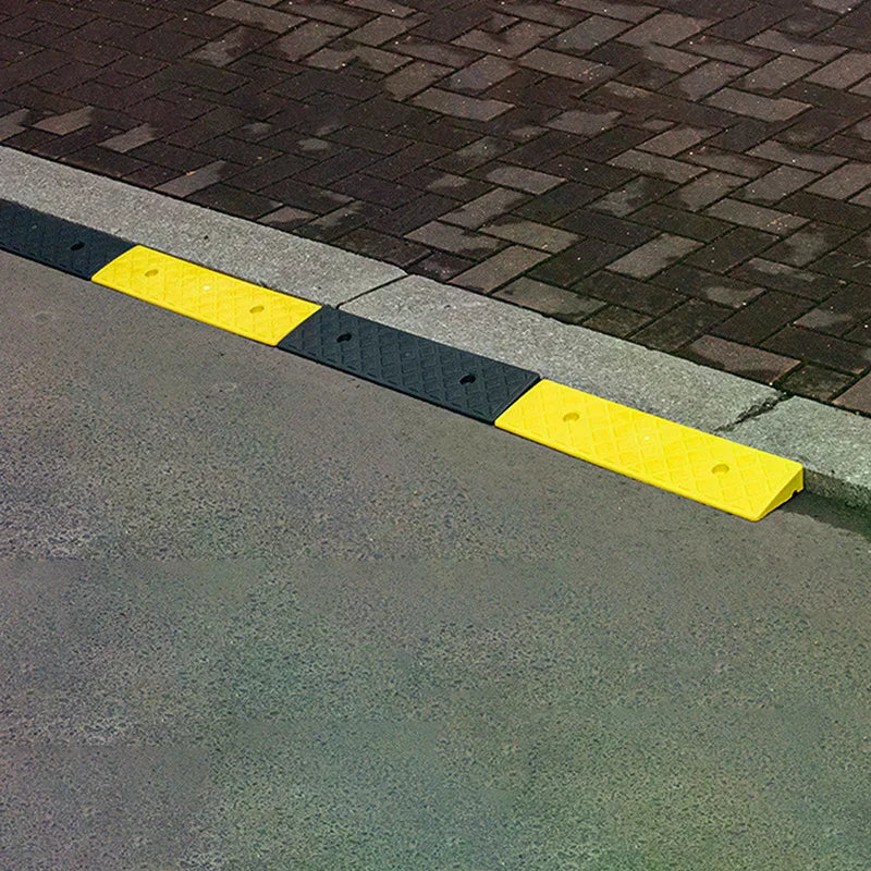 Plastic Kerb Ramp 30/40/50mm – Non-Slip Threshold Ramp