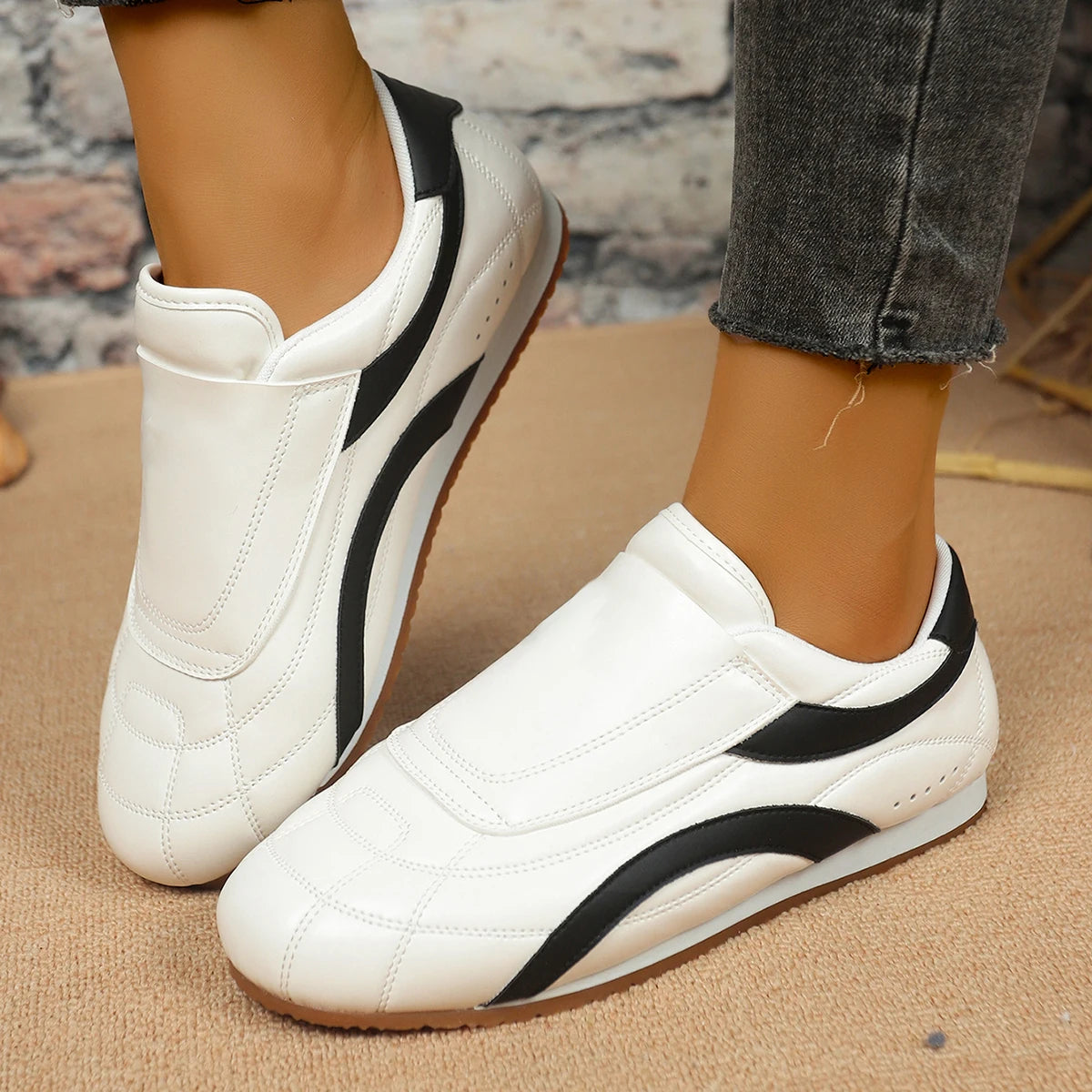 New Women Sneakers New Casual Running Women Shoes High Quality Flats Outside Sneakers Women Simple Versatile Non-slip Loafers Zpaxo WHITE 36