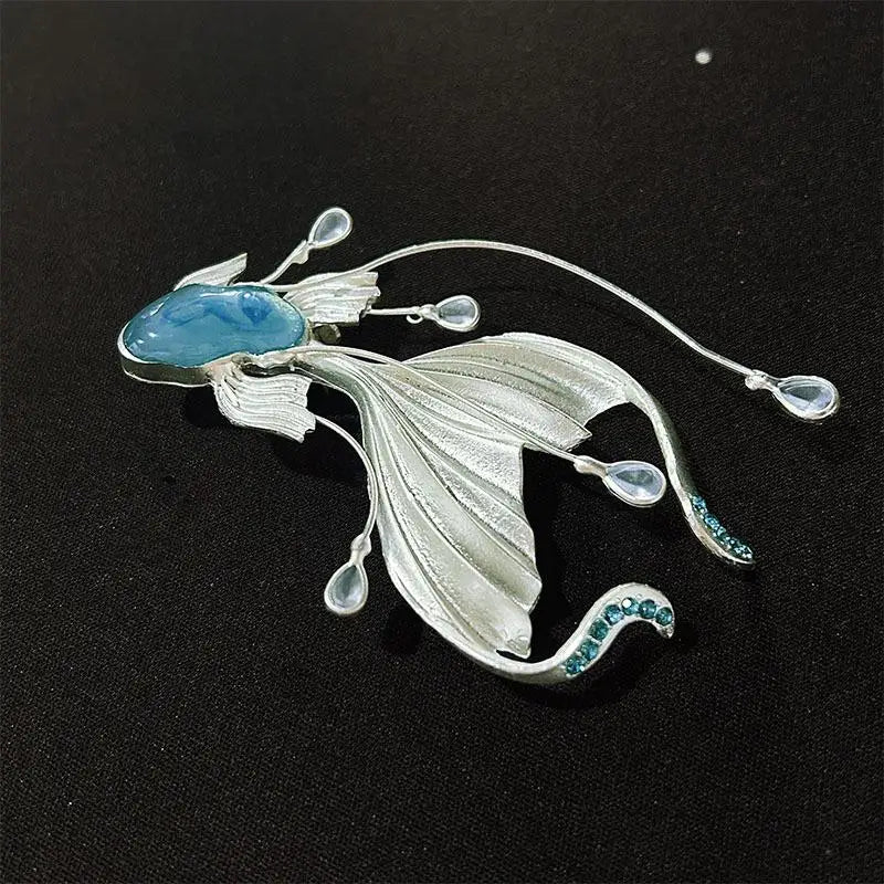 Cute Crystal White Fish Brooch Elegant High-end Dreamy Luxury Zpaxo