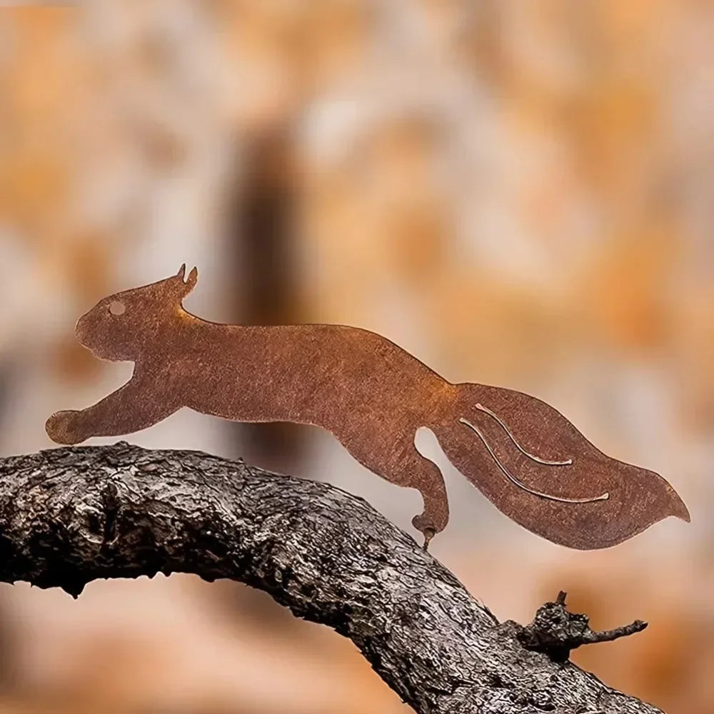 Creative Tree Insert Rusty Squirrel Silhouette Metal Decoration