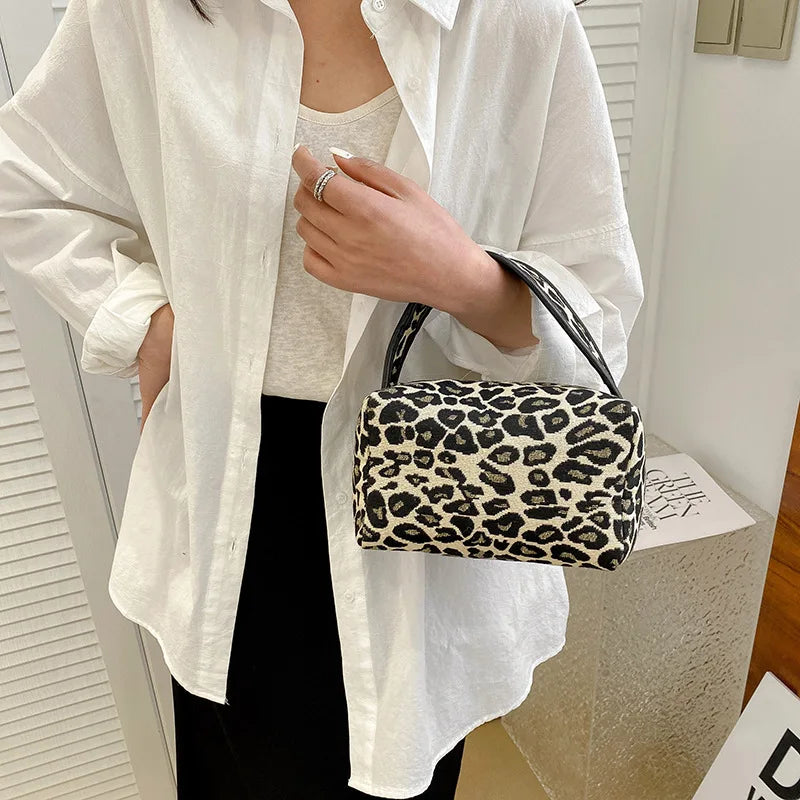 2026 Fashion Makeup Bag Panther Pattern Handbag, Casual Toilet Bag, Women's Bag, Portable Large Capacity Storage Bag Zpaxo