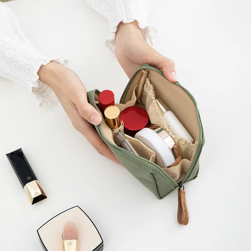 Minimalist Makeup Bag for Women's Travel, Portable Makeup Storage Bag, Mini Size, Portable Lipstick Bag, Storage Bag Zpaxo