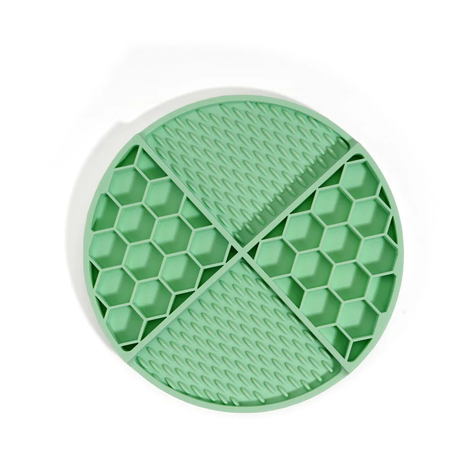 Honeycomb pet slow food bowl pet utensil slow food pad dog suction cup silicone licking pad anti choking slow dog licking pad Zpaxo grass green