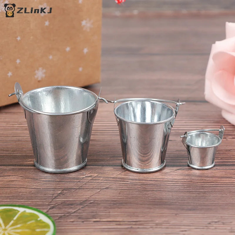 ▶1Pcs Mini Iron Bucket Model Miniature Dollhouse Decorations Children Beach Small Bucket Toy Zpaxo
